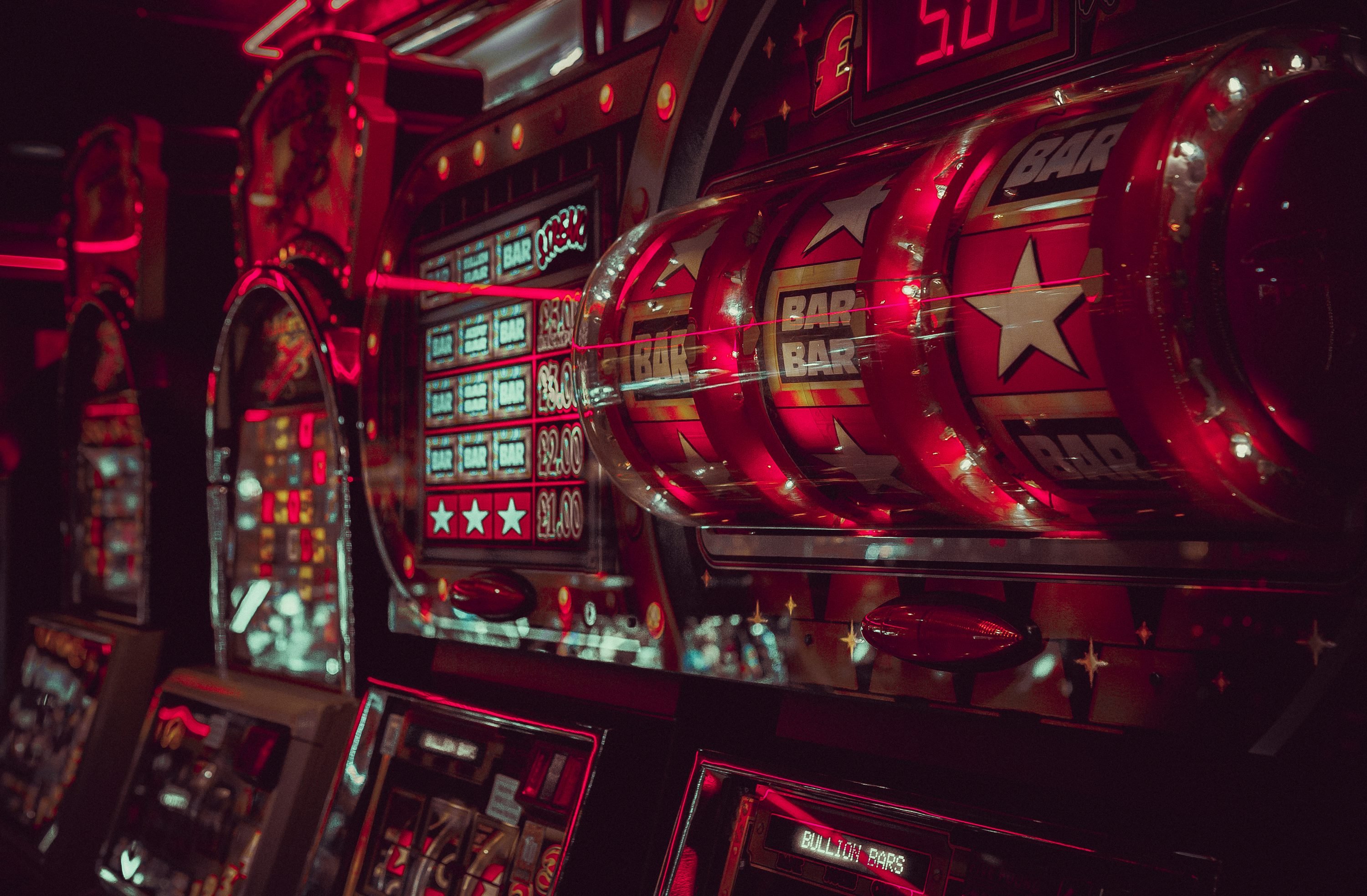 Tampilan fitur bonus dan simbol dalam Bigger Bass Bonanza